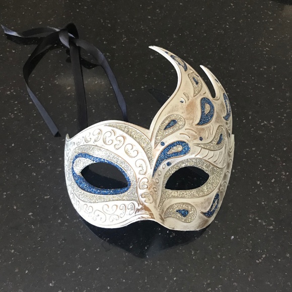 Authentic Masquerade Ball Masks - 2 masks - NWT - Picture 4 of 6